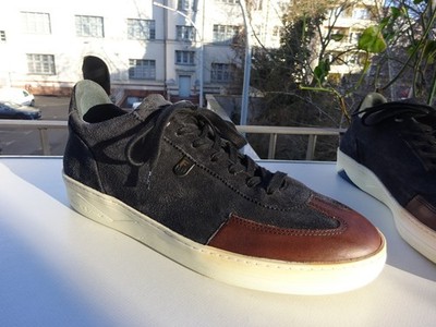 Floris Van Bommel men's trainers leather suede blue Holland size 42 (UK8) like new