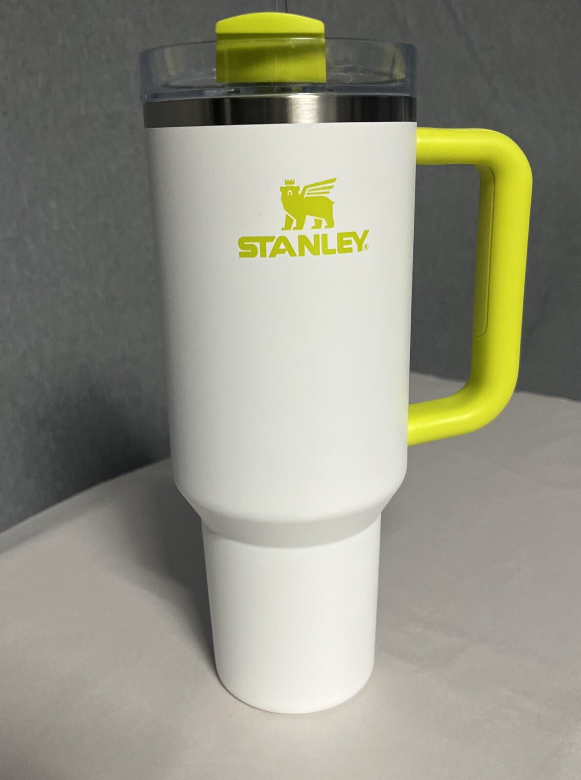 New Stanley Quencher H2.0 FlowState 40oz Tumbler Stays Cold  No Spill  Ice Ice