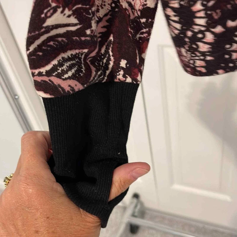 Moletom Joie cropped floral gola larga 100% algodão furos para polegar GG usado - Imagem 4 de 4