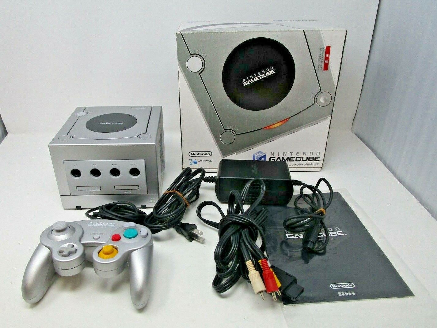 Nintendo Gamecube 2001 CIB Japan Import Platinum DOL-S-PLA in Box