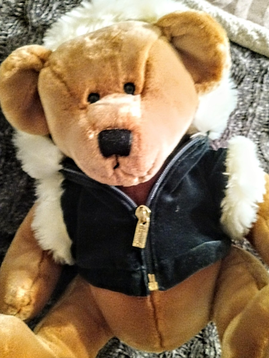 Harrods 2001 Annual Foot Dated Christmas Bear with Green/White