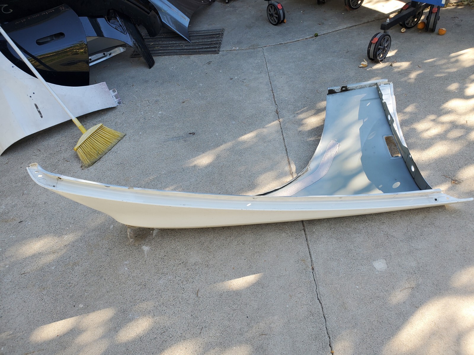 Rolls-Royce Wraith  Down Left side Fender Panel Oem. Good Condition  minor dent 