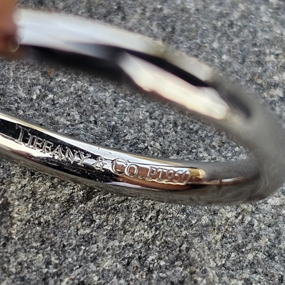 Aliança de casamento Tiffany & Co. Elsa Peretti diamante curvo tamanho 5 2,2 mm de espessura  - Imagem 4 de 4