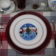 Set of 2 Villeroy & Boch NAIF CHRISTMAS 8 1/4" Salad/Dessert Plates - NEW