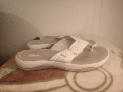 Clarks Cloudsteppers Womens sz 8 White Slip On Thong Flipflop Sandals #24