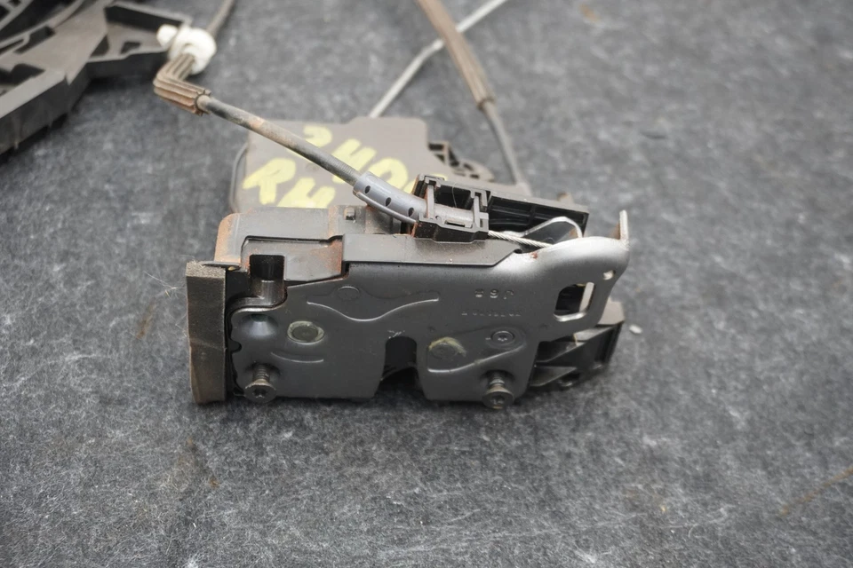 Manija de puerta de pasajero delantero derecho y pestillo de cerradura OEM Silverado 3500 HD 2014-19 Foto 4 de 4