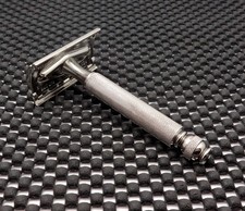 Vintage 1960 Gillette TECH Etched  Logo Cap DE Safety Razor F2 Nice & Clean!