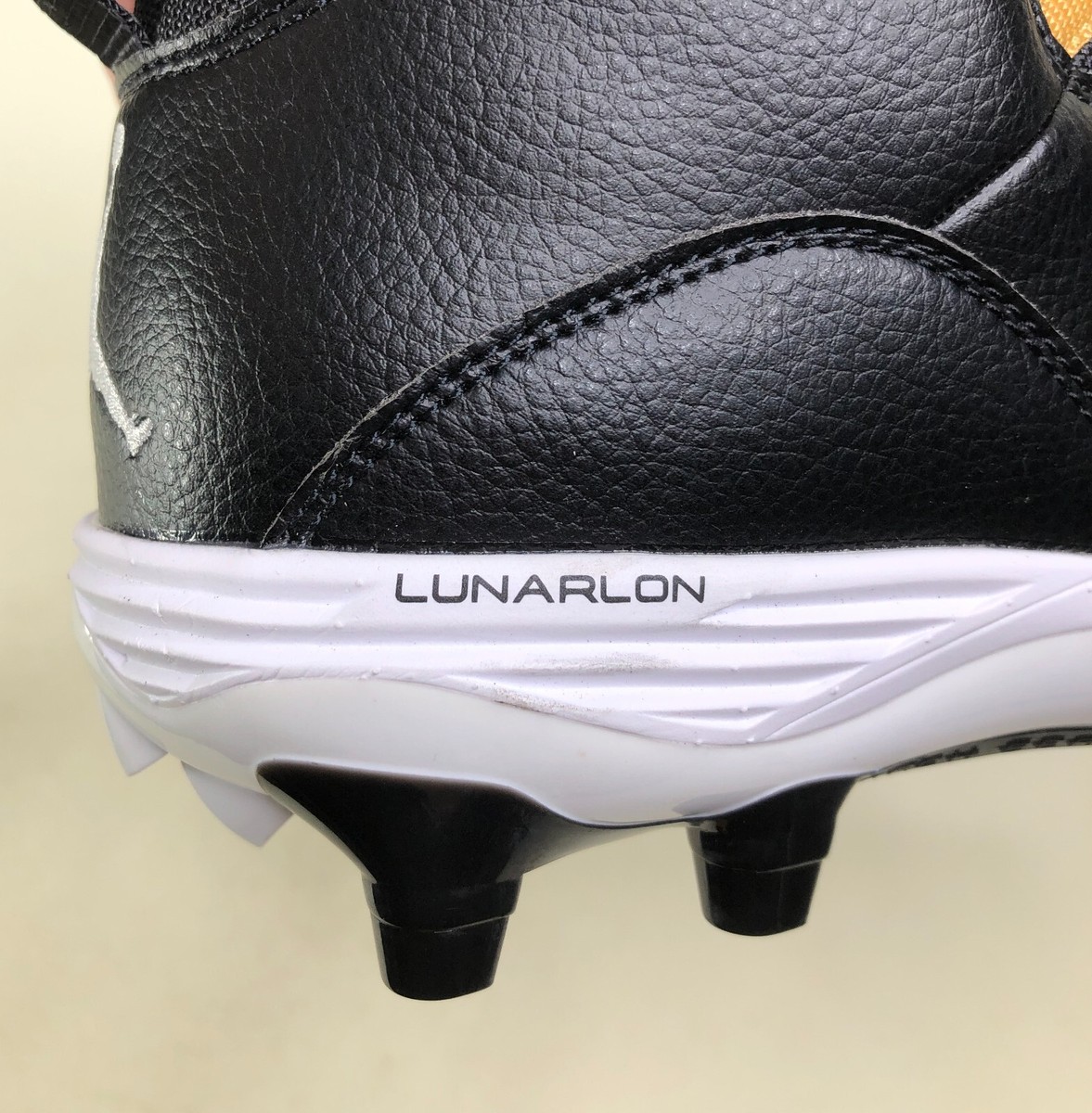 JORDAN グローブ　medium Nike Jordan 10 TD Mid Black Metallic Gold Football Cleats