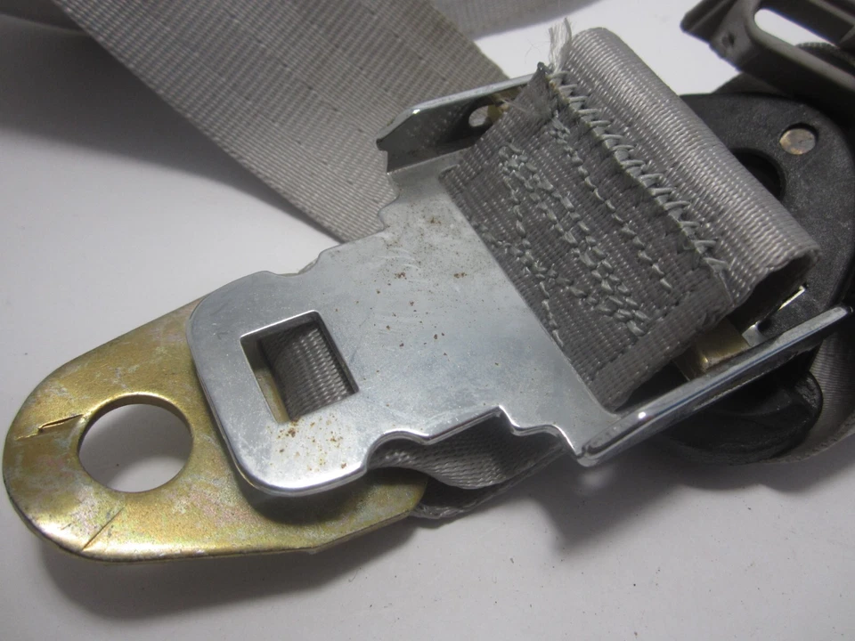 Cinturón de seguridad delantero derecho 84-90 Dodge Caravan Plymouth Voyager gris plateado nuevo en stock 4327337 Foto 3 de 4