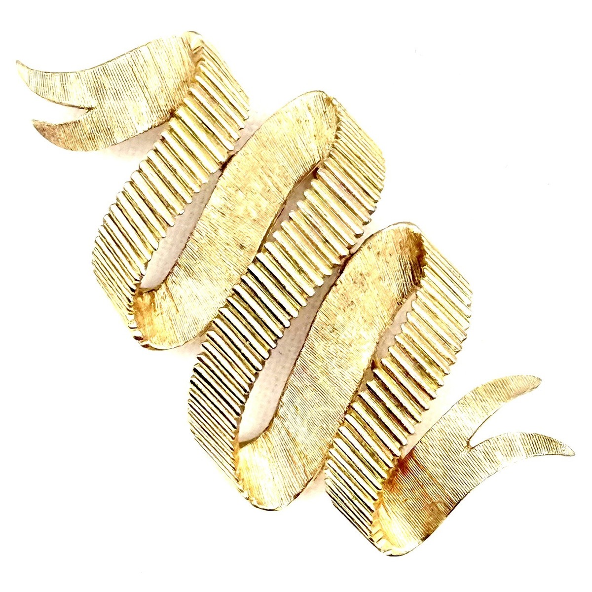 Vintage Crown Trifari Goldtone Ribbon Brooch Pin Textured Matt RARE Estate A