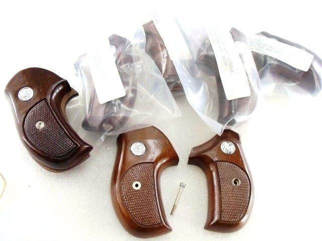 Sile Italian Walnut Grips For S&W J Frame Round Butt – 1980s Vintage, Banana Type