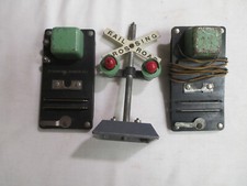 American Flyer S Gauge 3 Piece Lot of Accessories. Crossing signal  Uncouplers