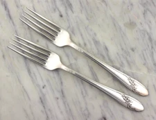 Oneida Community Tudor Plate - QUEEN BESS II, 1946  - Dinner Forks, Set of 2