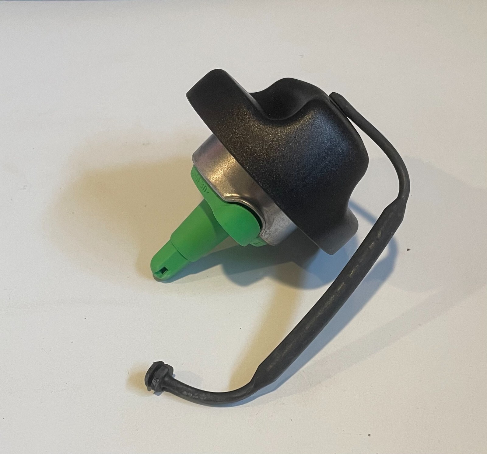 NOS BMW Fuel Tank Cap w/ Tether 16116767740 | X5 2000–2006 | Z4 2003 ...