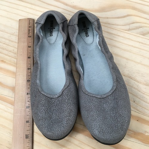 Minnetonka Zapatos Mujer 8 Ballet Pisos Informales Sin Cordones 251 Gris Cuero Puntera Redonda - Imagen 6 de 14