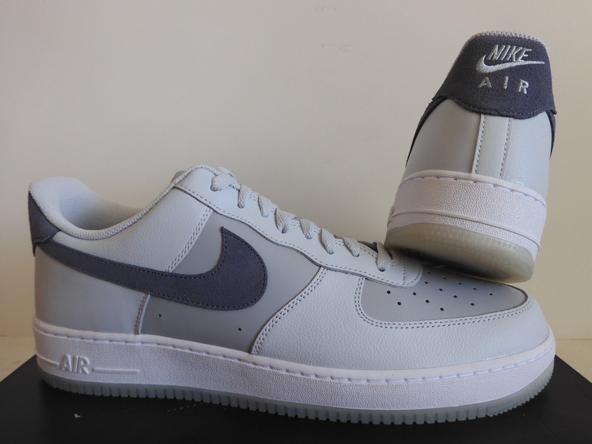 靴 NIKE AIR FORCE 1 '07 LV8 PURE PLATINUM NIKE AIR FORCE 1 07 LV8 PURE PLATINUM-LIGHT CARBON SZ 15