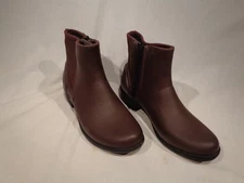 BOGS Women's Size 9 Auburn Waterproof Side Zip Rain Boots, Wine Color, EXCELLENT