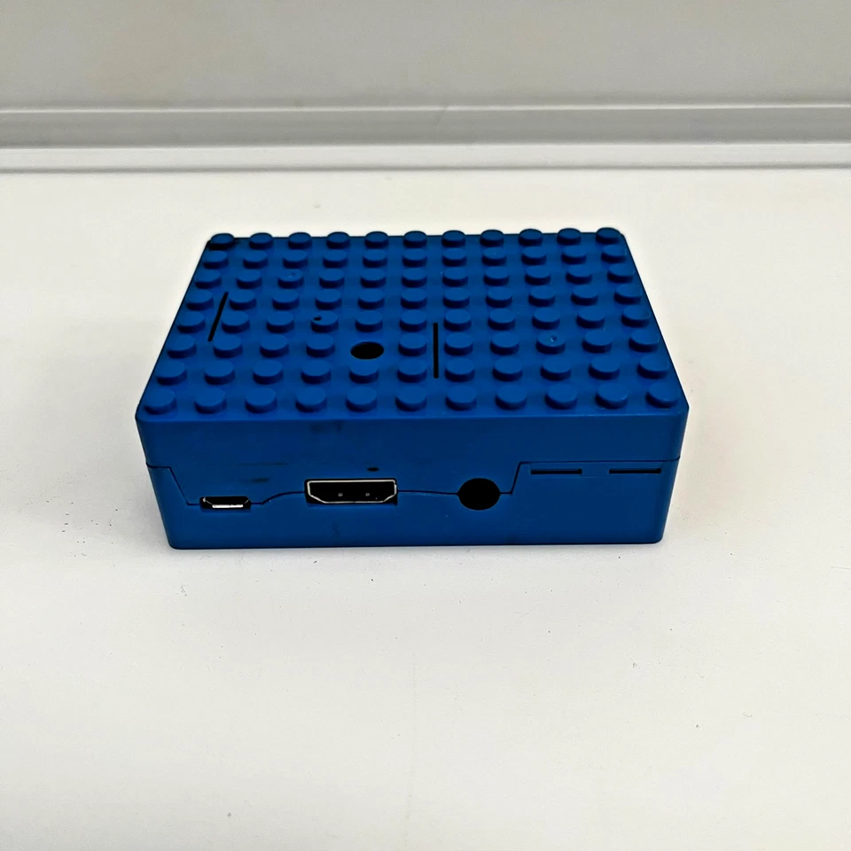 Raspberry Pi 3 Model B V1.2  with Case & Cable - Image 2 of 3