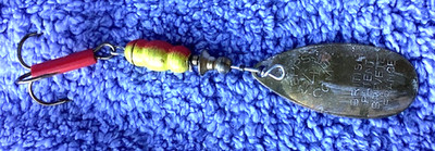 VINTAGE 3 1/2'' METAL FISHING LURE SPINNER LUCKY STRIKE - CANADA