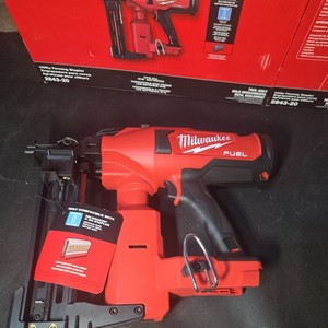 Milwaukee 2843-20 M18 18V FUEL Li-Ion Utility Fencing Stapler - Bare Tool