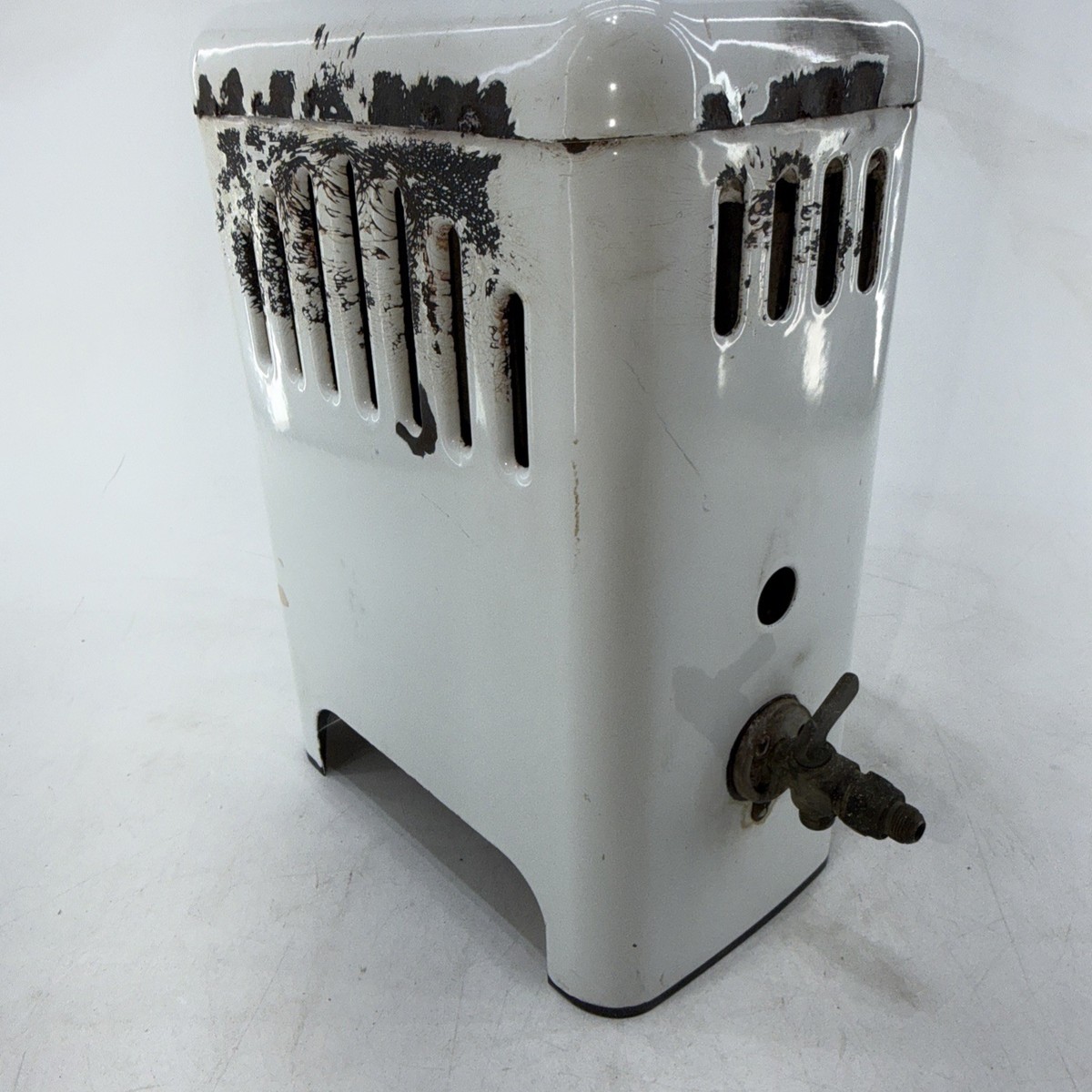 ヴィンテージ　ガスヒーター Vintage Gas Space Heater – White Enamel – Approx. 14” Tall