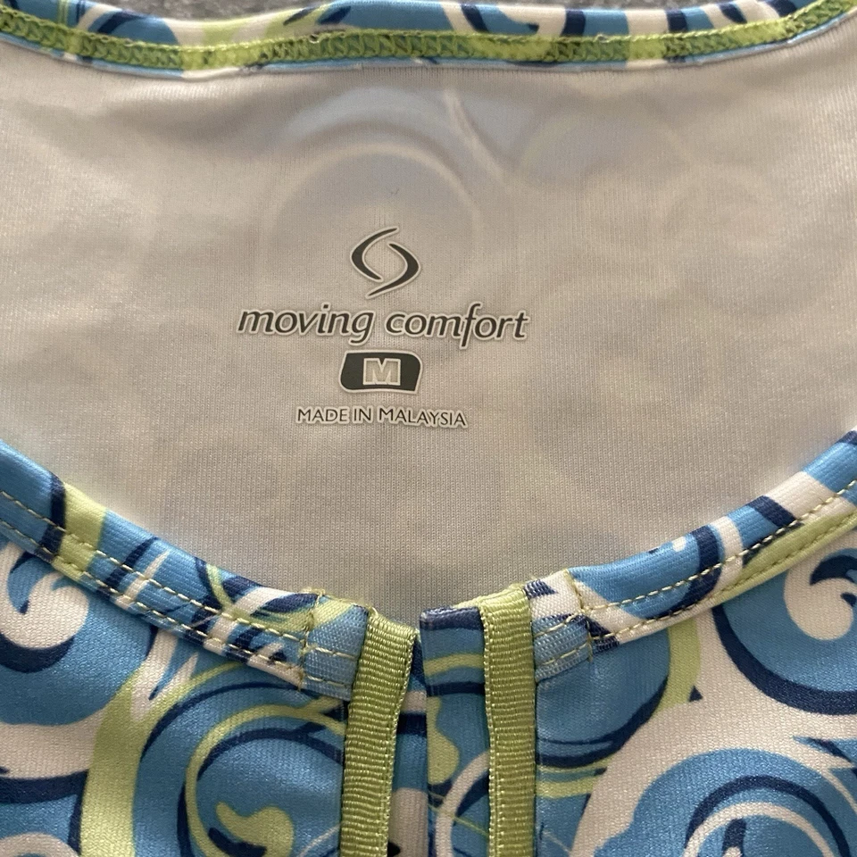 Camiseta sin mangas Moving Comfort para mujer azul medio geométrica protección UV cuello activo en V Foto 3 de 4