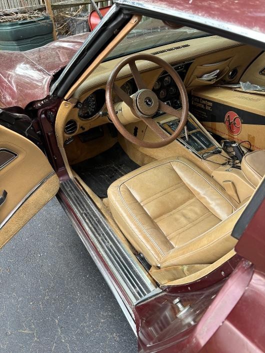 1976 Burgundy Chevrolet Corvette   | C3 Corvette Photo 4