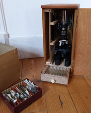 c. 1960 - MICROSCOPE ANCIEN WEGA DANS SON COFFRET BOIS  Curiosité scientifique