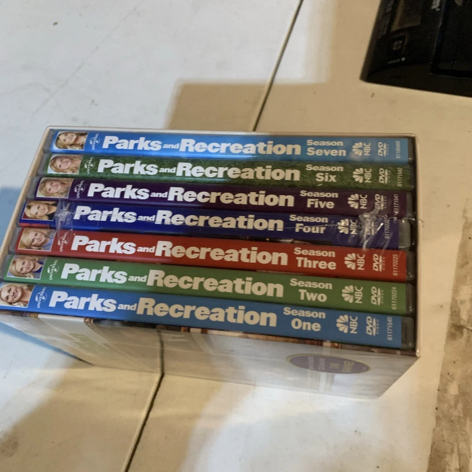 Parks and Recreation: The Complete Series (20-Disc DVD, 2009-2015) Brand New ! - Image 2 of 4