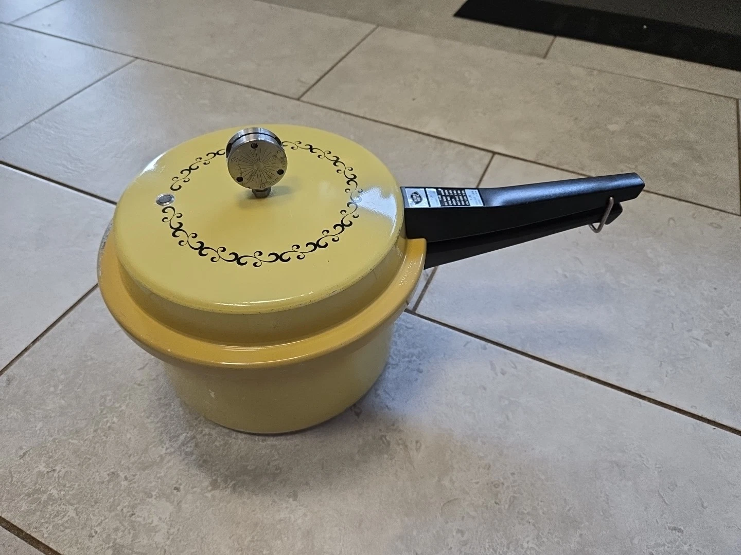 VINTAGE M-0294 MIRRO-MATIC Sunshine Yellow Aluminum 4 QT Pressure Cooker