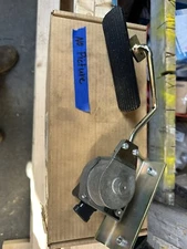 International Mac Truck Gas Accelerator Pedal 8820360 , 3520687C92