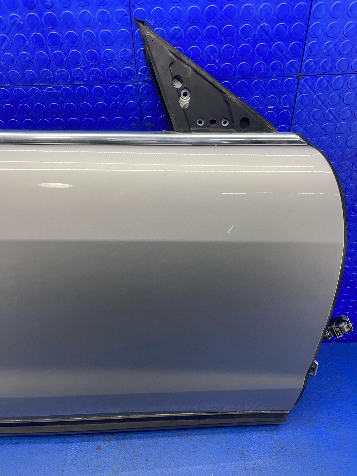 2017-2022 MASERATI LEVANTE FRONT RIGHT DOOR **NO GLASS** GRIGIO METTALLIC (817)