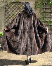 Manteau de Vison Fourrure Motif Trifon Design Poches Rayures à Carreaux Braun