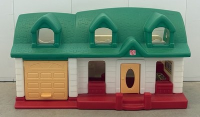VTG Step 2 Dollhouse Bigger Family Cottage Green Roof Garage Little Tikes RARE