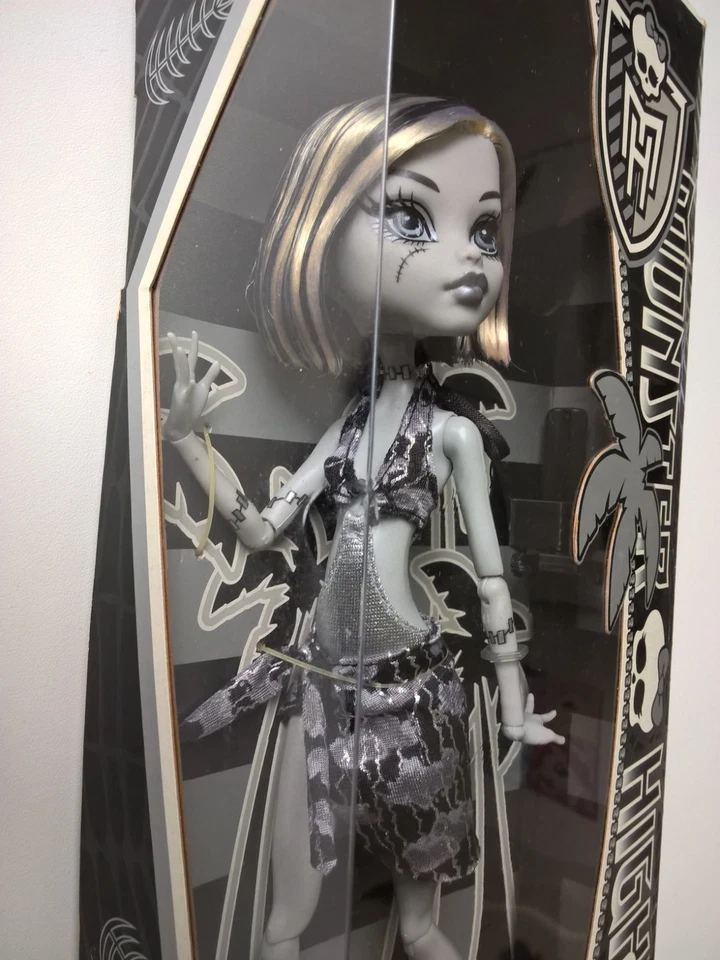 Monster High: Frankie Stein - Skull Shores - Black&White X0539 Mattel 2011 - Bild 2 von 4