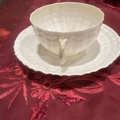 Cream/Ivory Irish Belleek Tridacna Flat Cup /Saucer Set Green 6th Mark 1965-1980