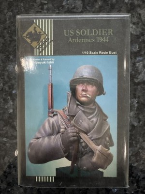 Young Miniatures 1:10 Scale US Soldier Ardennes 1944