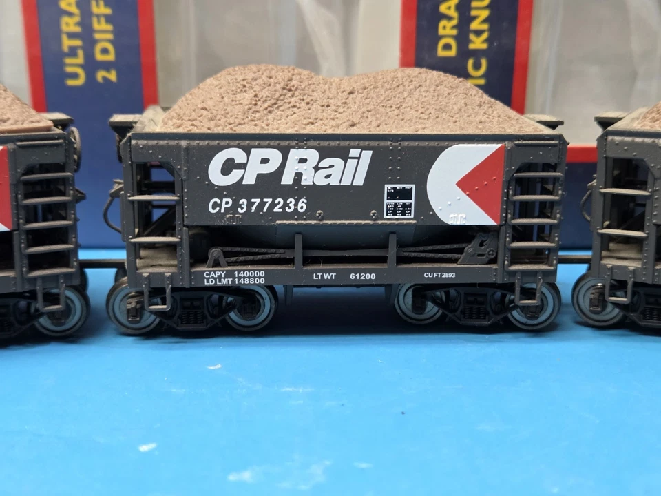 Model Power HO 3997 3 Pack U-29 Metal Ore Cars CP Rail black 377237,236,235 - Image 3 of 4