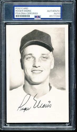 Postcard Signed/Auto Roger Maris - PSA/DNA Authentic - Yankees/Cardinals