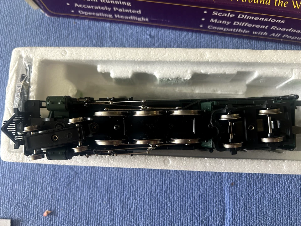 IHC 23008 - Chicago & Noth Western 4-6-4 Hudson Premier Brand New in Box - Image 4 of 4