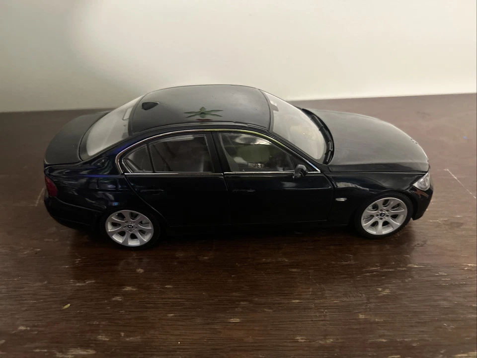 Kyosho BMW 3 Series dealer edition 80430392147 1:18 Poor Condition - Image 4 of 4