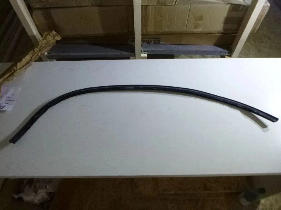 Dodge Shadow 1987-1994 junta puerta delantera superior izquierda Weatherstrip izquierda 4415961 Foto 4 de 4