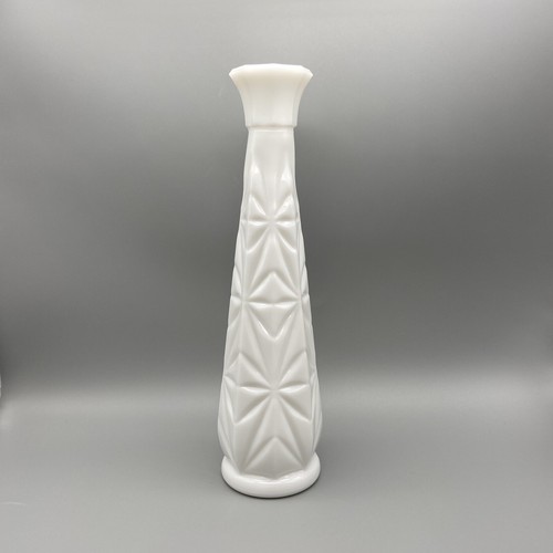 Vintage Milk Glass Octagonal Top Bud Vase Flower Vase 9in Tall Skinny EXCELLENT! - Picture 8 of 10