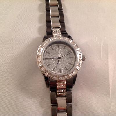 Adrienne Baguette Crystal Round Face with Gunmetal Ban Watch  display picture 3