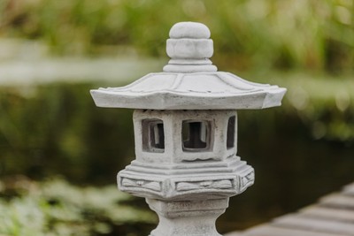 Japanische Steinlaterne Tachi-Gata – 42 Cm Hoch, 7 Kg, Frostsicher Aus Steinguss – Garten Deko Außen