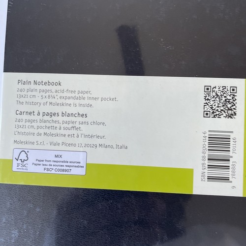 Moleskine Classic Notebook Hard Cover Large 5 x 8.25 Plain/Blank Black 240 Pages - Bild 3 von 4