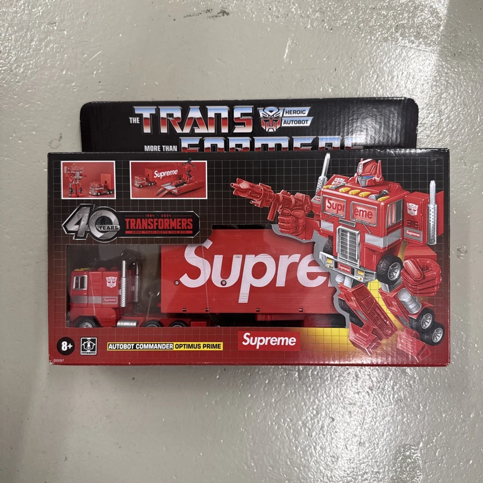 Supreme Transformers G1 Optimus Prime Figur SS25 Week 8 Limited Edition NEU - Bild 2 von 3