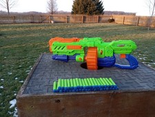 Adventure Force Super Drum Green, Works Includes 40 Darts