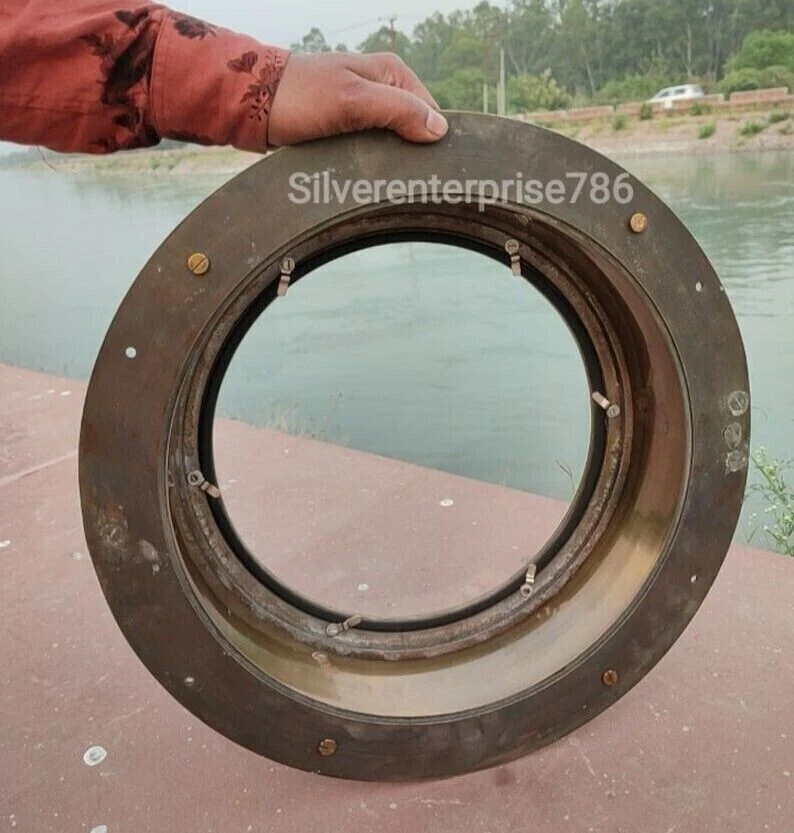 Antigua ventana de latón ojo de buey ventana pesada cabal barco ojo de buey Foto 3 de 4