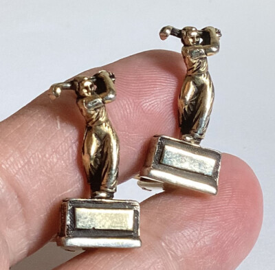NICE VINTAGE PAIR OF GOLFER SWINGING CLUB GOLDTONE CUFFLINKS 